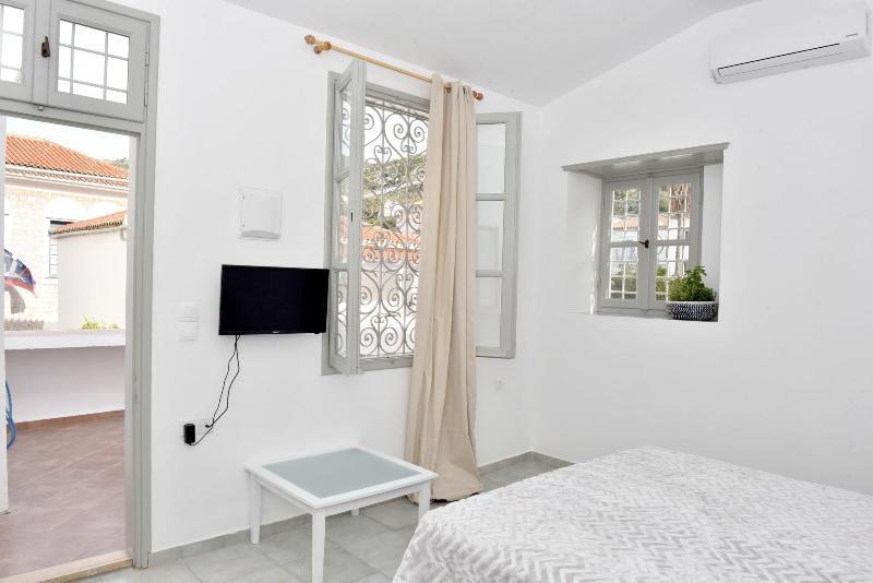 Douskos Guesthouse Hydra  Exterior photo